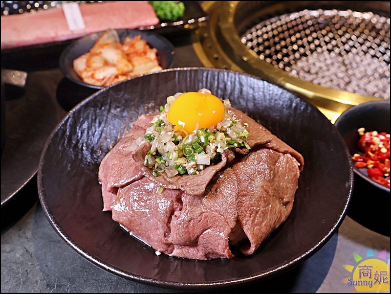 脂本燒肉彰化店｜彰化質感燒肉！豐盛套餐高CP值必點30cm幻切牛舌.無低消好停車親子友善桌邊幫烤大加分