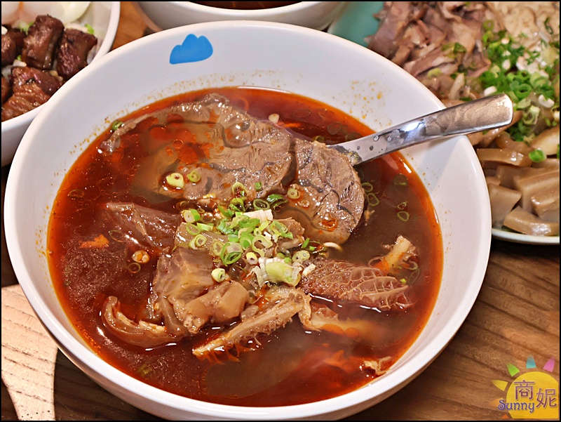 藍山牛肉麵牛三寶牛肉麵,三種牛肉部位一次滿足