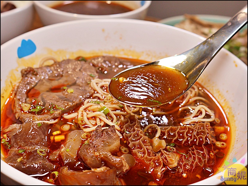 藍山牛肉麵牛三寶牛肉麵,三種牛肉部位一次滿足