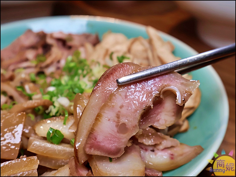 藍山牛肉麵滷味豬頭皮，膠質豐富、入口即化