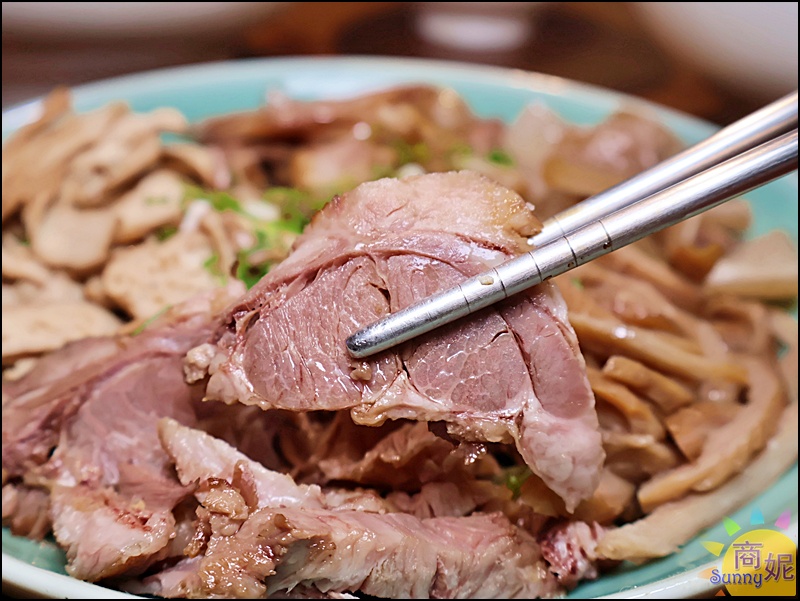 藍山牛肉麵滷味豬頰肉,肉質彈嫩、滷香濃郁