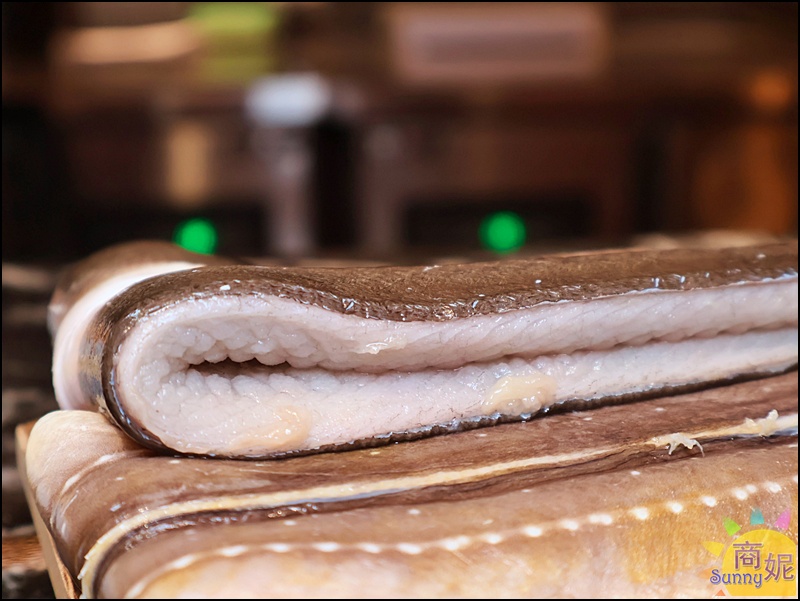鰻鰻烤的鰻魚又厚又大隻，都已經去刺處理，再加上專人代烤零失敗美味，新鮮海味吃起來就是過癮!