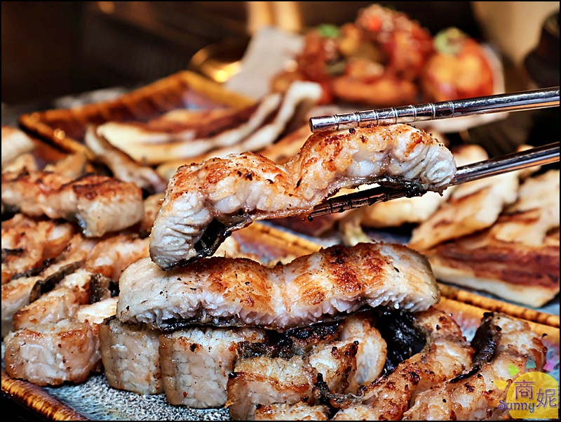 白鰻烤到外皮微酥香氣十足，一咬就讓人喜歡。