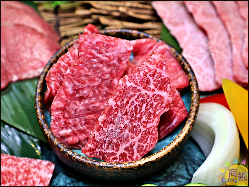 精誠壹山A5和牛三部位燒烤，油花均勻、肉質細緻
