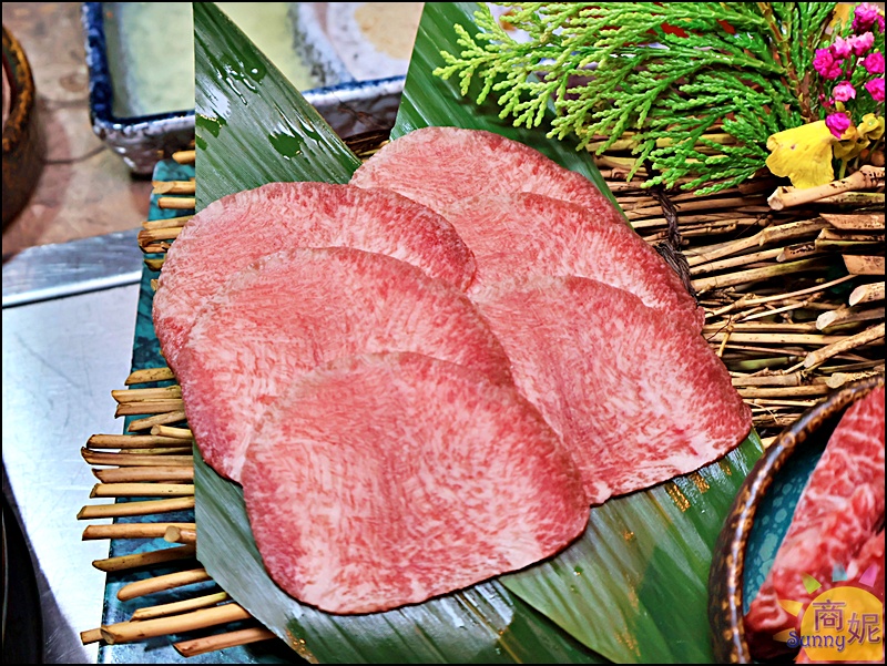 精誠壹山A5和牛三部位燒烤，油花均勻、肉質細緻