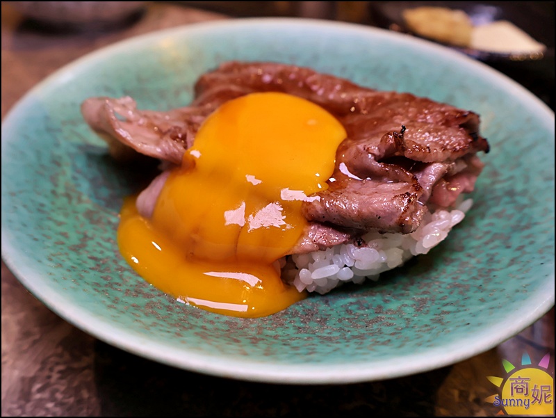 精誠壹山A5和牛月見飯，完全是奢華版牛肉丼飯