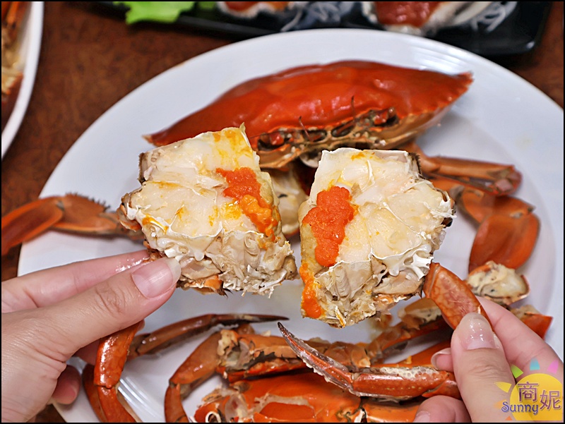原味大沙母，秋蟹膏黃飽滿，清蒸原味呈現沙母鮮甜與細緻蟹肉