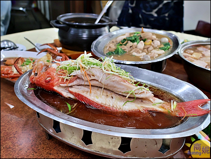 現撈紅鰷清蒸，肉質細緻鮮甜，原味呈現魚肉鮮美