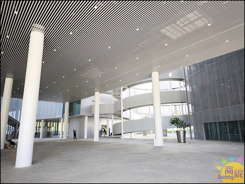 台中綠美圖純白外觀