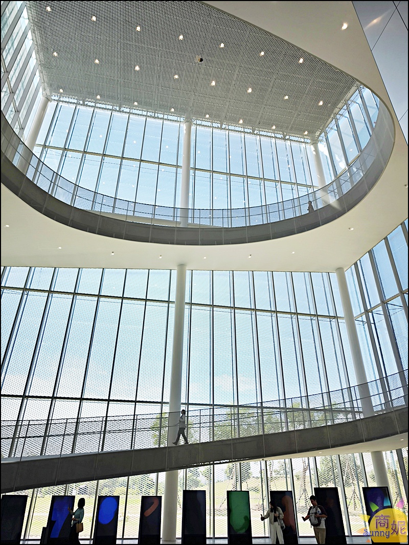 美術館展出空間充滿驚喜，除了展出作品，空間設計本身就很迷人!
