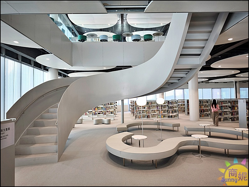 圖書館一共７層樓，圖書分類清楚，每層樓的閱讀空間都很舒適