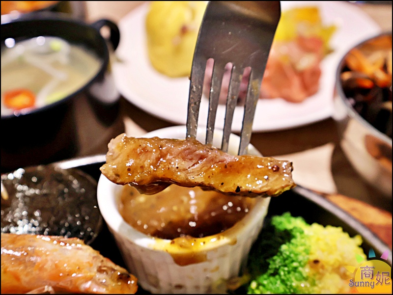 台南吃到飽推薦|牛室炙燒牛排排餐+近百道自助百匯389起!資深吃貨平日優惠只要329元無敵超值 台南吃到飽推薦|牛室炙燒牛排排餐+近百道自助百匯389起!資深吃貨平日優惠只要329元無敵超值