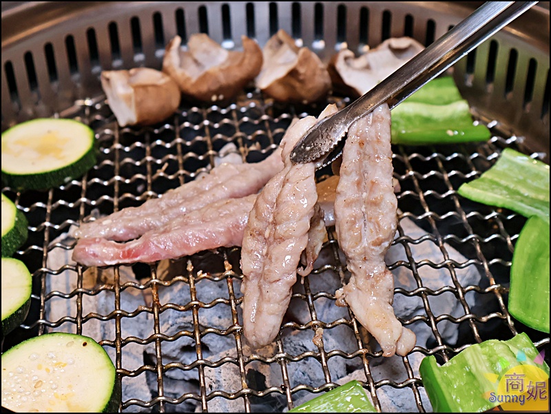 燒肉卡古｜台中燒肉推薦中秋限定1公斤燒肉巨無霸套餐太浮誇！隱藏巷弄的高質感燒肉饗宴