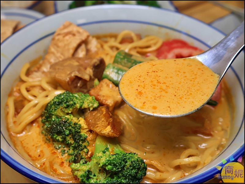 熱浪小島忠明店｜收掉一間大島，一年開啟20間小島!台中人超愛的個人南洋蔬食