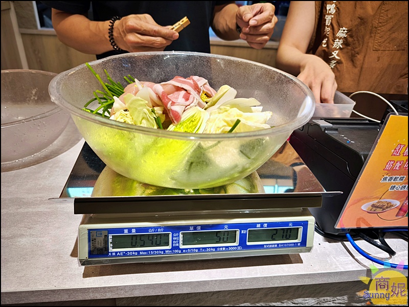 嘎嘎冒|台中第一家自助夾菜秤重計價個人冒菜鍋！一中平價四川冒菜鍋湯底免費一鍋150元起