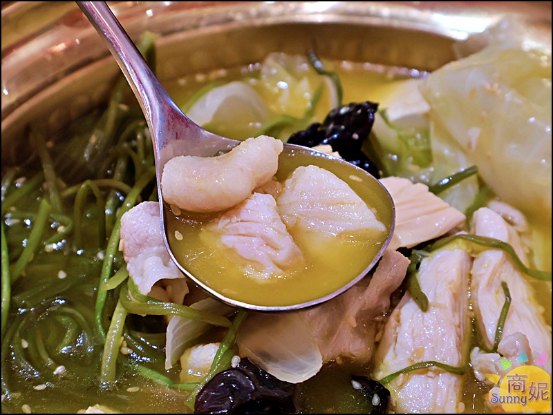 嘎嘎冒|台中第一家自助夾菜秤重計價個人冒菜鍋！一中平價四川冒菜鍋湯底免費一鍋150元起