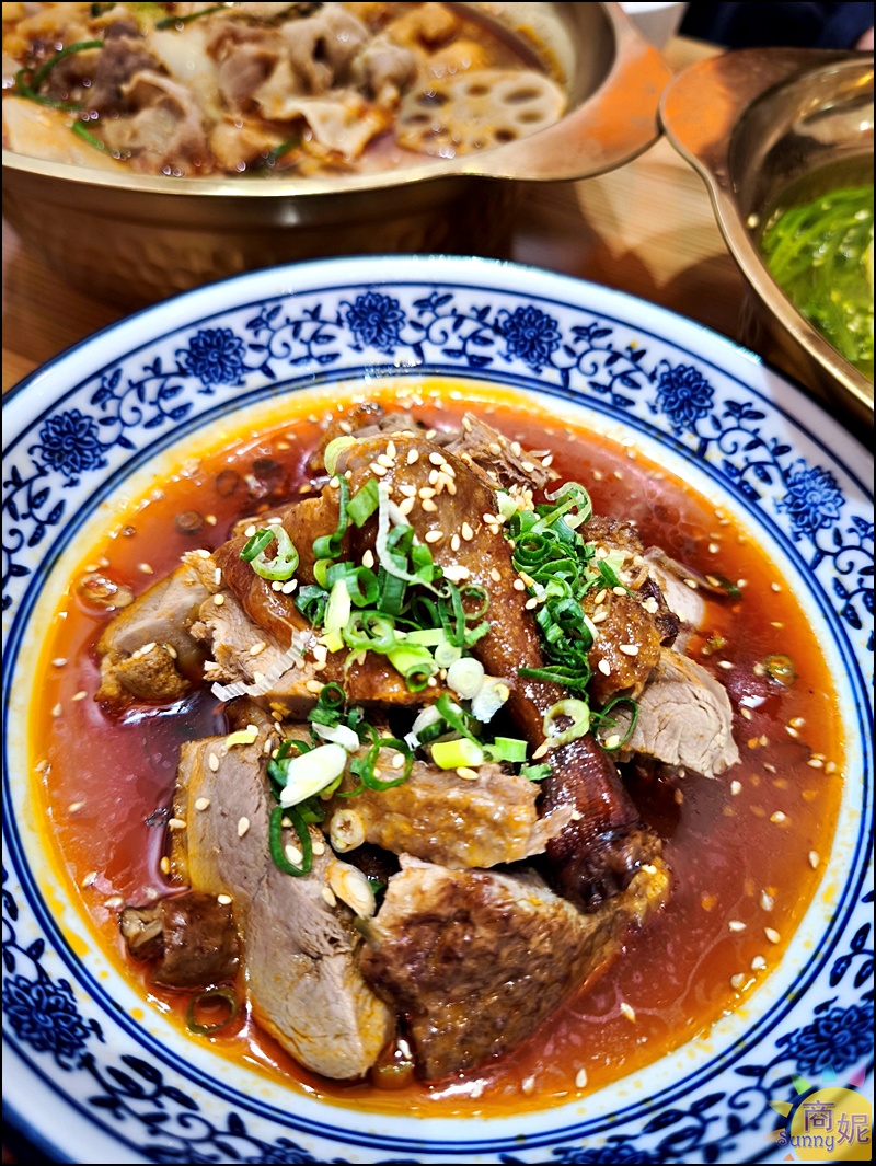 嘎嘎冒|台中第一家自助夾菜秤重計價個人冒菜鍋！一中平價四川冒菜鍋湯底免費一鍋150元起