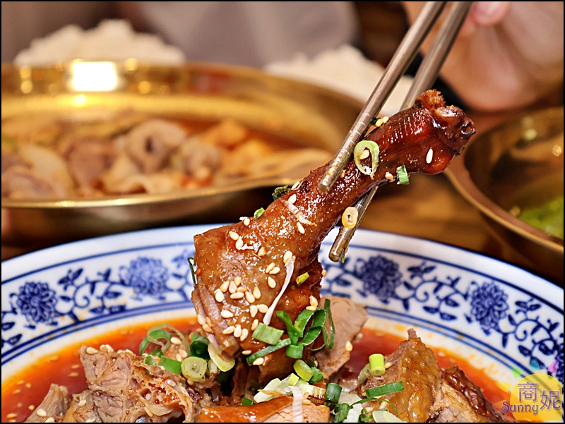 嘎嘎冒|台中第一家自助夾菜秤重計價個人冒菜鍋！一中平價四川冒菜鍋湯底免費一鍋150元起