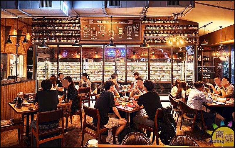 ABV地中海餐酒館台中概念店店內環境，歐式酒館風格裝潢