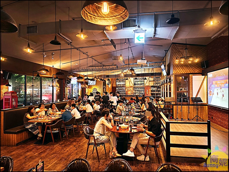 ABV地中海餐酒館台中概念店店內環境,歐式酒館風格裝潢