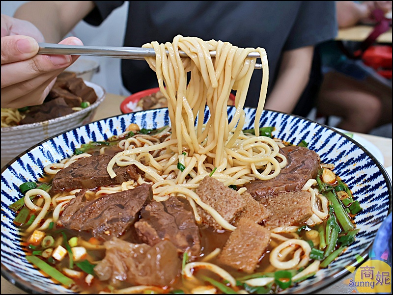 鼎騰牛肉麵|台中大甲鎮瀾宮美食蔣公路必吃老店!超人氣紅燒雙寶麵、清燉牛肉麵,在地人推薦麵食好選擇 鼎騰牛肉麵|台中大甲鎮瀾宮美食蔣公路必吃老店!超人氣紅燒雙寶麵、清燉牛肉麵,在地人推薦麵食好選擇