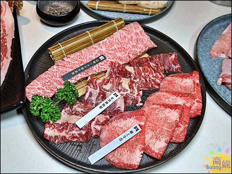 燒肉MEN朝富店|埔里超人氣燒肉進駐台中! 豐盛套餐爽嗑A5和牛F1紐約客,個人燒肉499元起享用哈根達斯、水耕生菜豪華自助吧吃到飽 燒肉MEN朝富店|埔里超人氣燒肉進駐台中! 豐盛套餐爽嗑A5和牛F1紐約客,個人燒肉499元起享用哈根達斯、水耕生菜豪華自助吧吃到飽