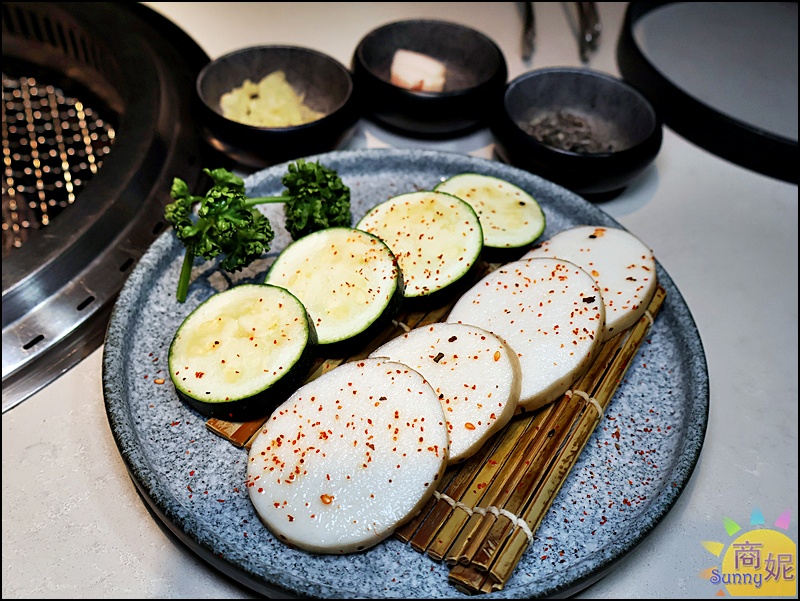 燒肉MEN朝富店|埔里超人氣燒肉進駐台中! 豐盛套餐爽嗑A5和牛F1紐約客,個人燒肉499元起享用哈根達斯、水耕生菜豪華自助吧吃到飽 燒肉MEN朝富店|埔里超人氣燒肉進駐台中! 豐盛套餐爽嗑A5和牛F1紐約客,個人燒肉499元起享用哈根達斯、水耕生菜豪華自助吧吃到飽