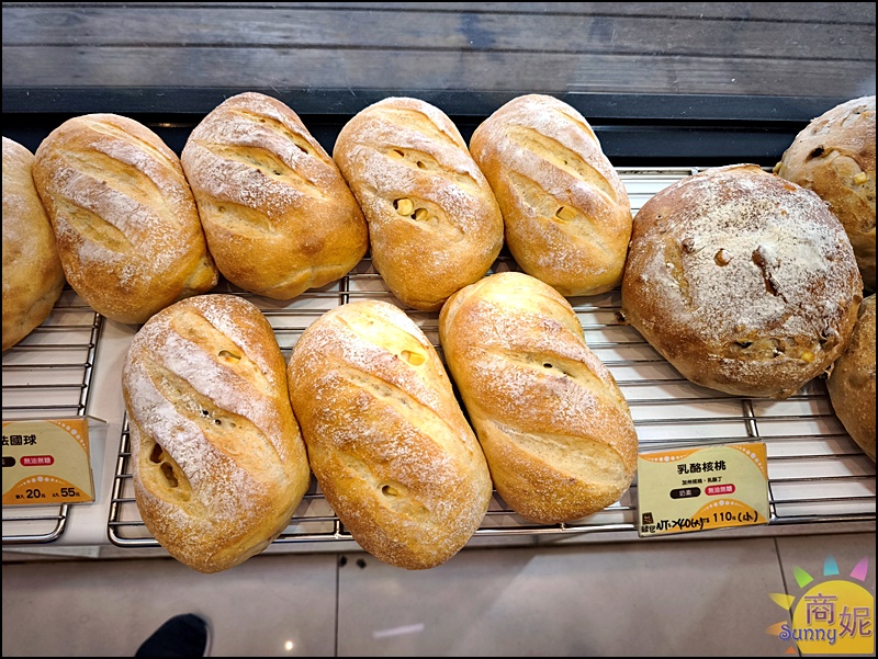 品麵包|台中最便宜生吐司!假日限定生吐司+完熟吐司口味超過60種，軟綿口感麵包控必朝聖