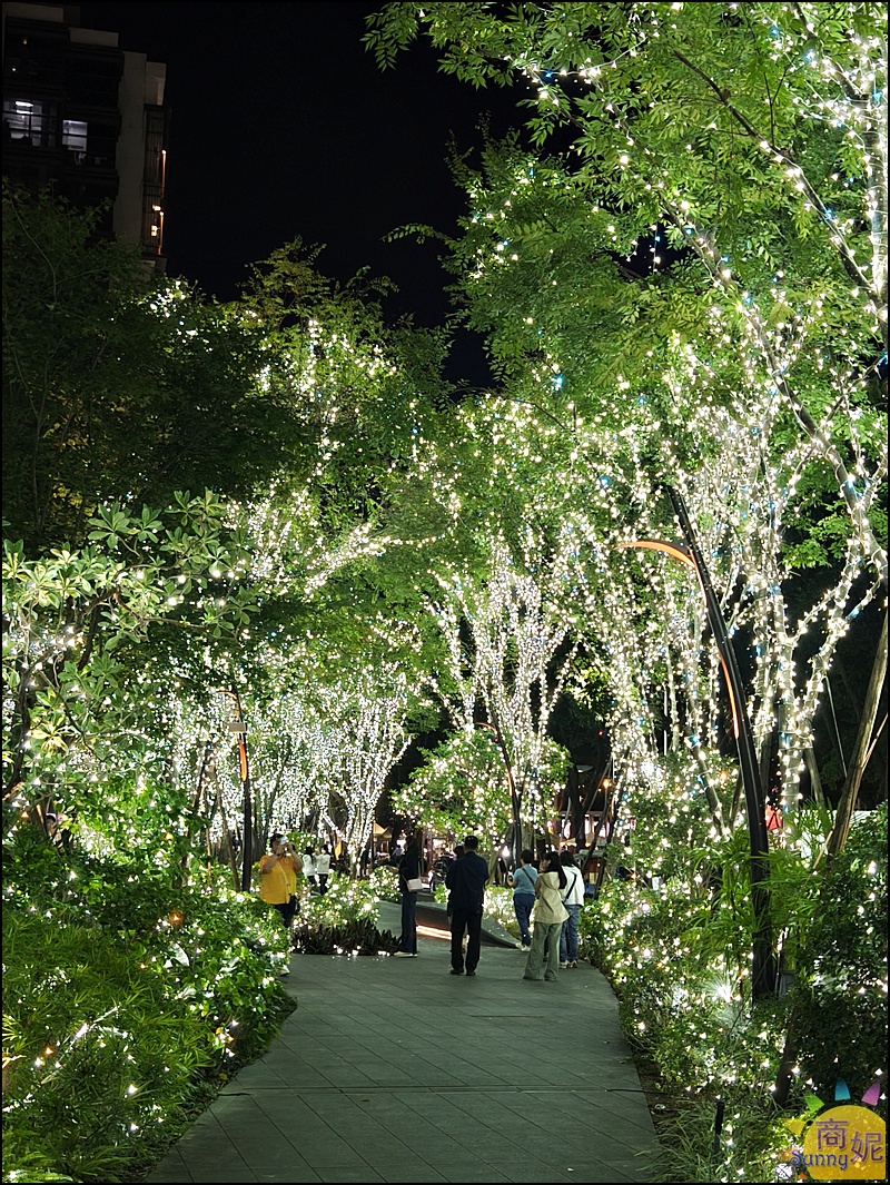 2025勤美草悟聖誕村|台中免費景點！7米飄雪聖誕樹.250公尺光之道.耶誕跨年最浪漫打卡點攻略