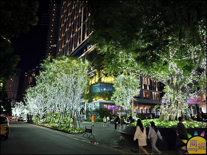 2025勤美草悟聖誕村|台中免費景點！7米飄雪聖誕樹.250公尺光之道.耶誕跨年最浪漫打卡點攻略