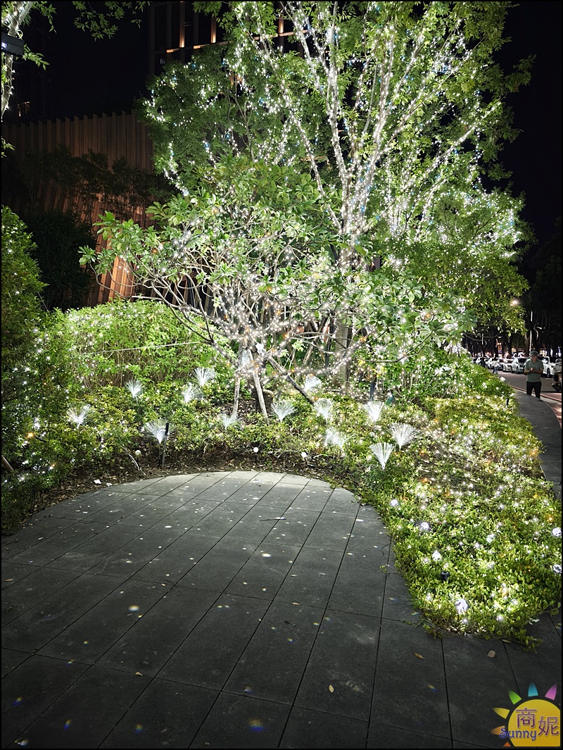 2025勤美草悟聖誕村|台中免費景點！7米飄雪聖誕樹.250公尺光之道.耶誕跨年最浪漫打卡點攻略