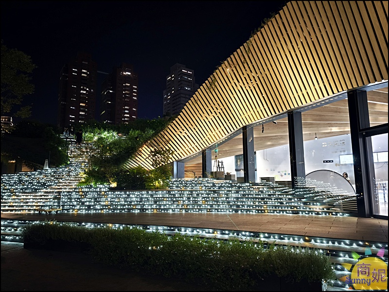 2025勤美草悟聖誕村|台中免費景點！7米飄雪聖誕樹.250公尺光之道.耶誕跨年最浪漫打卡點攻略