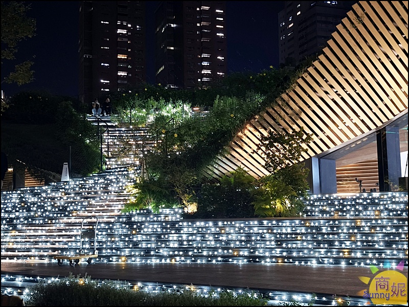 2025勤美草悟聖誕村|台中免費景點！7米飄雪聖誕樹.250公尺光之道.耶誕跨年最浪漫打卡點攻略