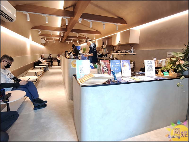 涼糧甜品｜台中質感糧倉風甜品店！嚴選小農食材，必點白玉紅豆湯、方塊雪花冰，四季皆宜的下午茶推薦