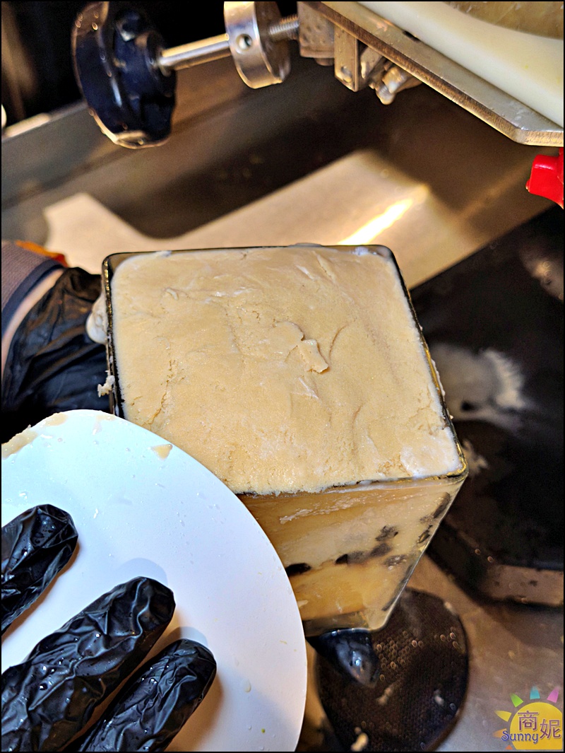 涼糧甜品|台中質感糧倉風甜品店!嚴選小農食材,必點白玉紅豆湯、方塊雪花冰,四季皆宜的下午茶推薦 涼糧甜品|台中質感糧倉風甜品店!嚴選小農食材,必點白玉紅豆湯、方塊雪花冰,四季皆宜的下午茶推薦