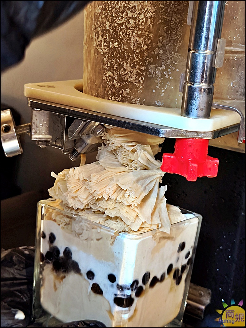 涼糧甜品｜台中質感糧倉風甜品店！嚴選小農食材，必點白玉紅豆湯、方塊雪花冰，四季皆宜的下午茶推薦