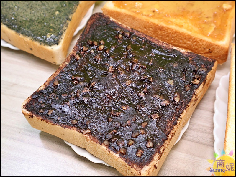 一六堂餅店|台中伴手禮推薦50年老店新滋味!金沙蛋黃酥、檸檬紅茶酥必買，還有買6送1超狂厚片吐司