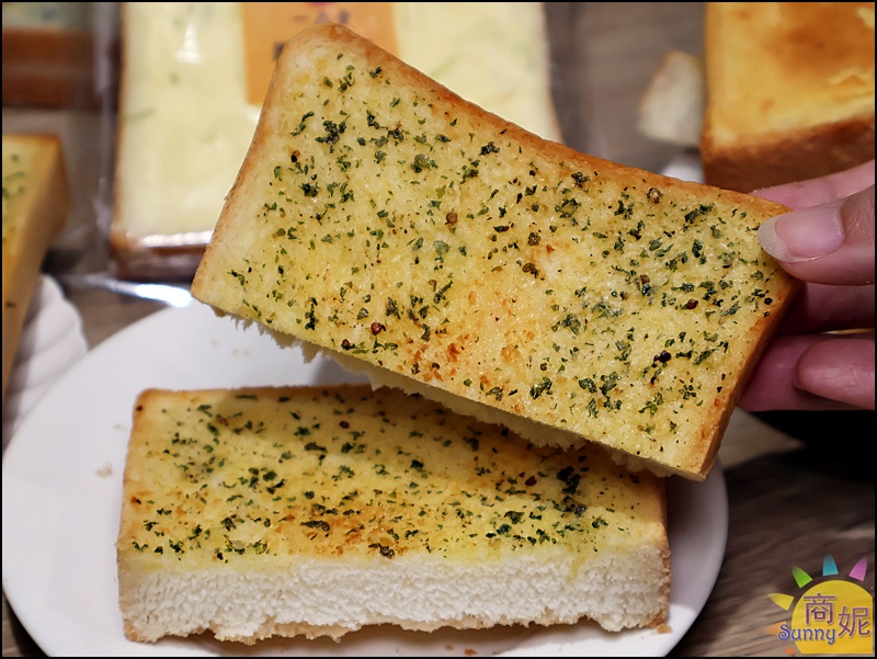 一六堂餅店|台中伴手禮推薦50年老店新滋味!金沙蛋黃酥、檸檬紅茶酥必買，還有買6送1超狂厚片吐司