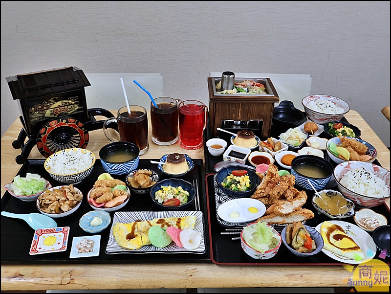 彰化美食推薦秋本家,超澎湃創意定食包含天皇馬車、方形火鍋與30公分大豬排,彰化火車站前必吃美食。