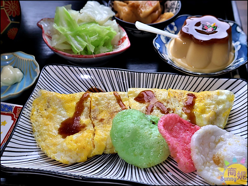 秋本家附餐柴魚高湯加2顆蛋嫩煎,還有加了蜂蜜味道香甜口感蠻嫩的
