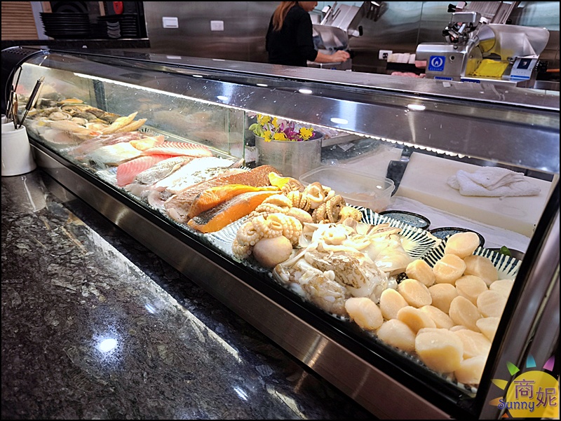 澎漁鍋物|草屯最美火鍋CP值爆表！澎湖產地直送海鮮澎湃上桌.職人握壽司.日本哈根達斯.手作蛋糕.特調飲品.附專屬停車場