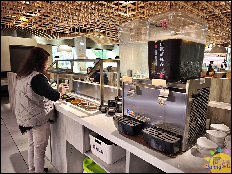 澎漁鍋物|草屯最美火鍋CP值爆表！澎湖產地直送海鮮澎湃上桌.職人握壽司.日本哈根達斯.手作蛋糕.特調飲品.附專屬停車場