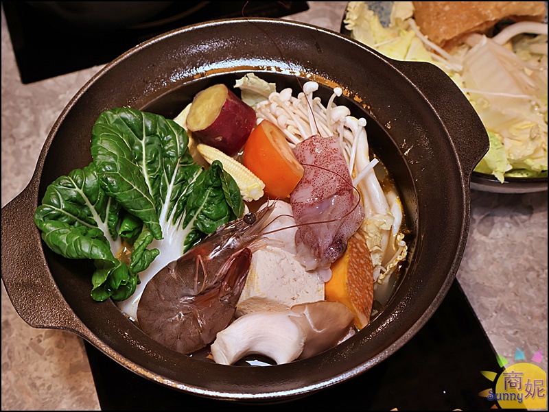 澎漁鍋物|草屯最美火鍋CP值爆表！澎湖產地直送海鮮澎湃上桌.職人握壽司.日本哈根達斯.手作蛋糕.特調飲品.附專屬停車場