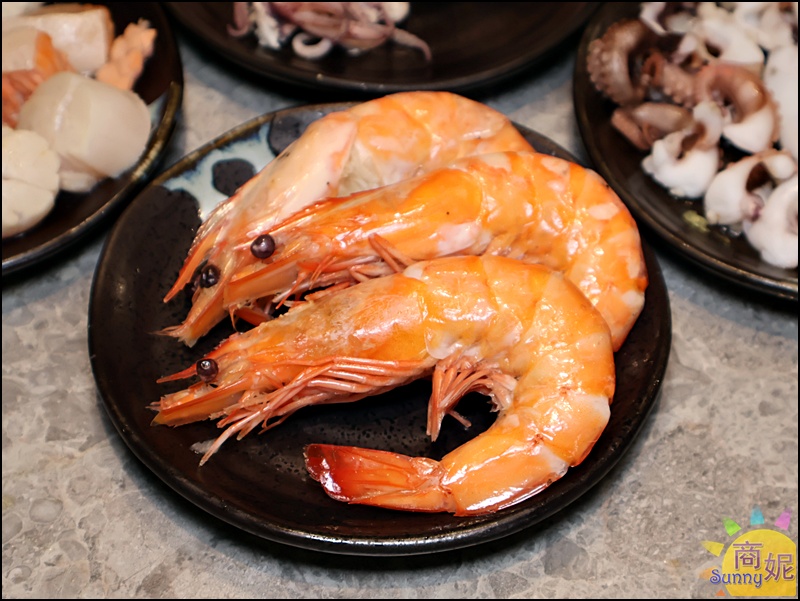 澎漁鍋物|草屯最美火鍋CP值爆表！澎湖產地直送海鮮澎湃上桌.職人握壽司.日本哈根達斯.手作蛋糕.特調飲品.附專屬停車場