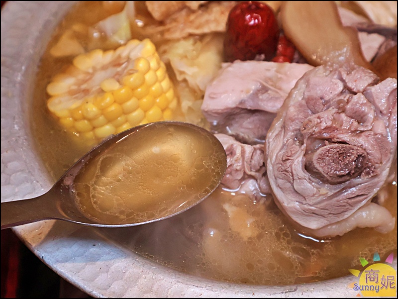 有春茶館特別走清爽路線，湯頭味道甘甜但沒有酒味喝起來很順口