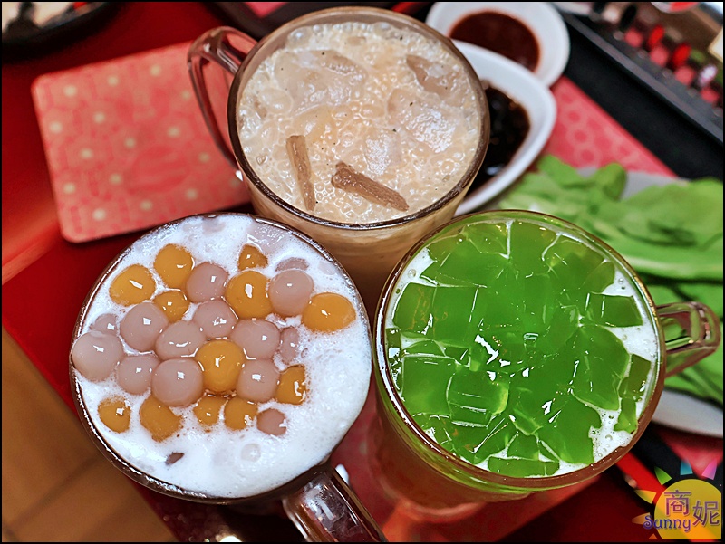 有春茶館不只餐點好吃，飲品也是視覺滿分、料多實在。