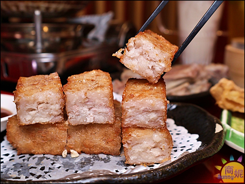 蘿蔔糕炸到外酥內軟，裏頭還吃的到蘿蔔絲，口感超讚