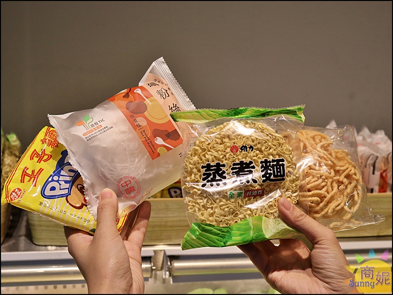 似錦涮|台中火鍋自助吧280元吃到飽!平日午後大胃王肉盤買一送一CP值超高，再送得獎手工蛋捲甜點控最愛