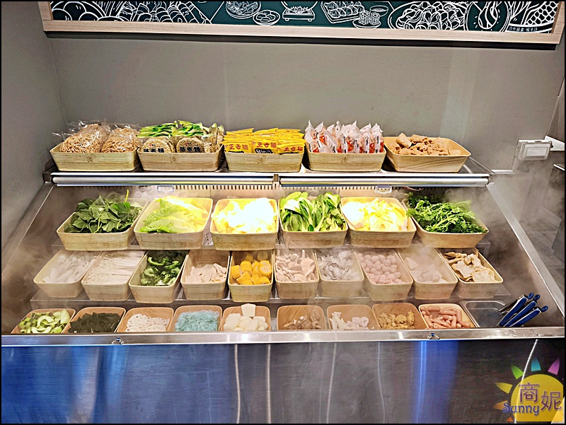 似錦涮|台中火鍋自助吧280元吃到飽!平日午後大胃王肉盤買一送一CP值超高，再送得獎手工蛋捲甜點控最愛