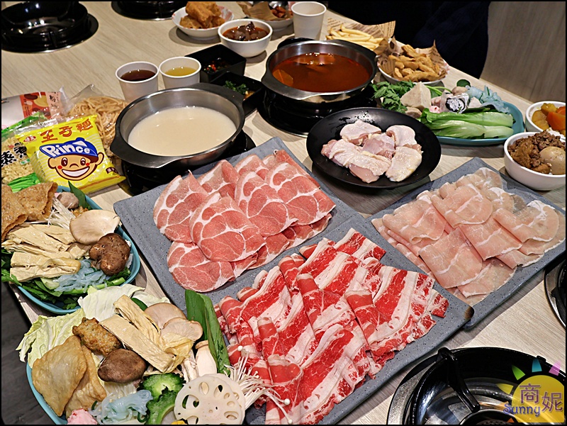 似錦涮|台中火鍋自助吧280元吃到飽!平日午後大胃王肉盤買一送一CP值超高，再送得獎手工蛋捲甜點控最愛